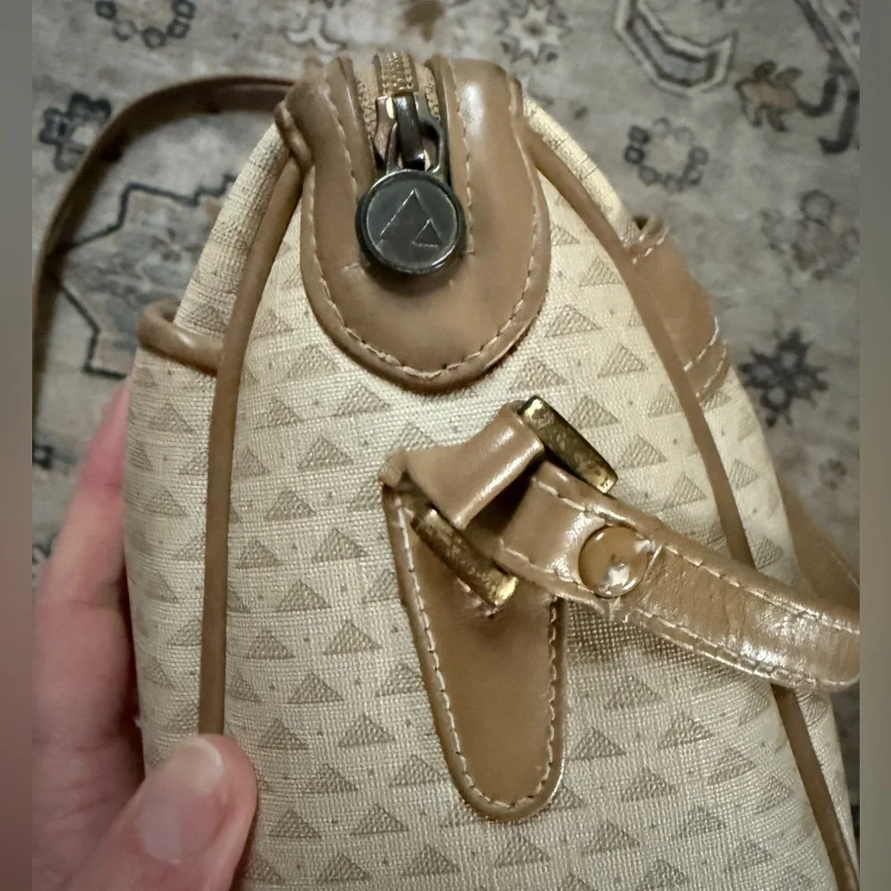 Vintage 1984 Liz Claiborne Crossbody Bag - Tan Triangle Print - Leather Trim